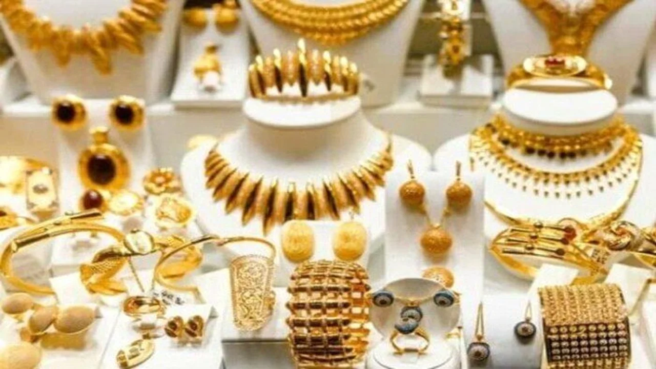 سعر الذهب عيار 21 اليوم الثلاثاء 2 ديسمبر 2025 يتراجع وسط تقلبات السوق